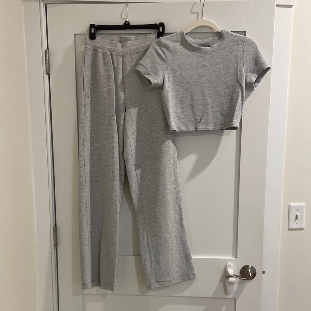 Alo Gray Cropped Top and Pants Set